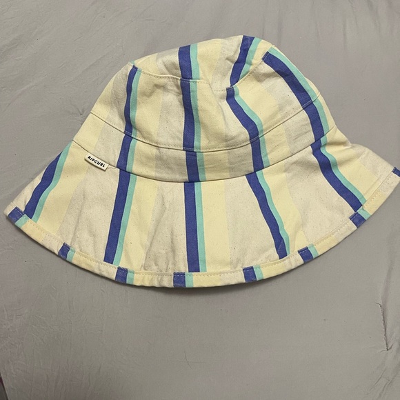 Rip curl bucket hat - Picture 2 of 2